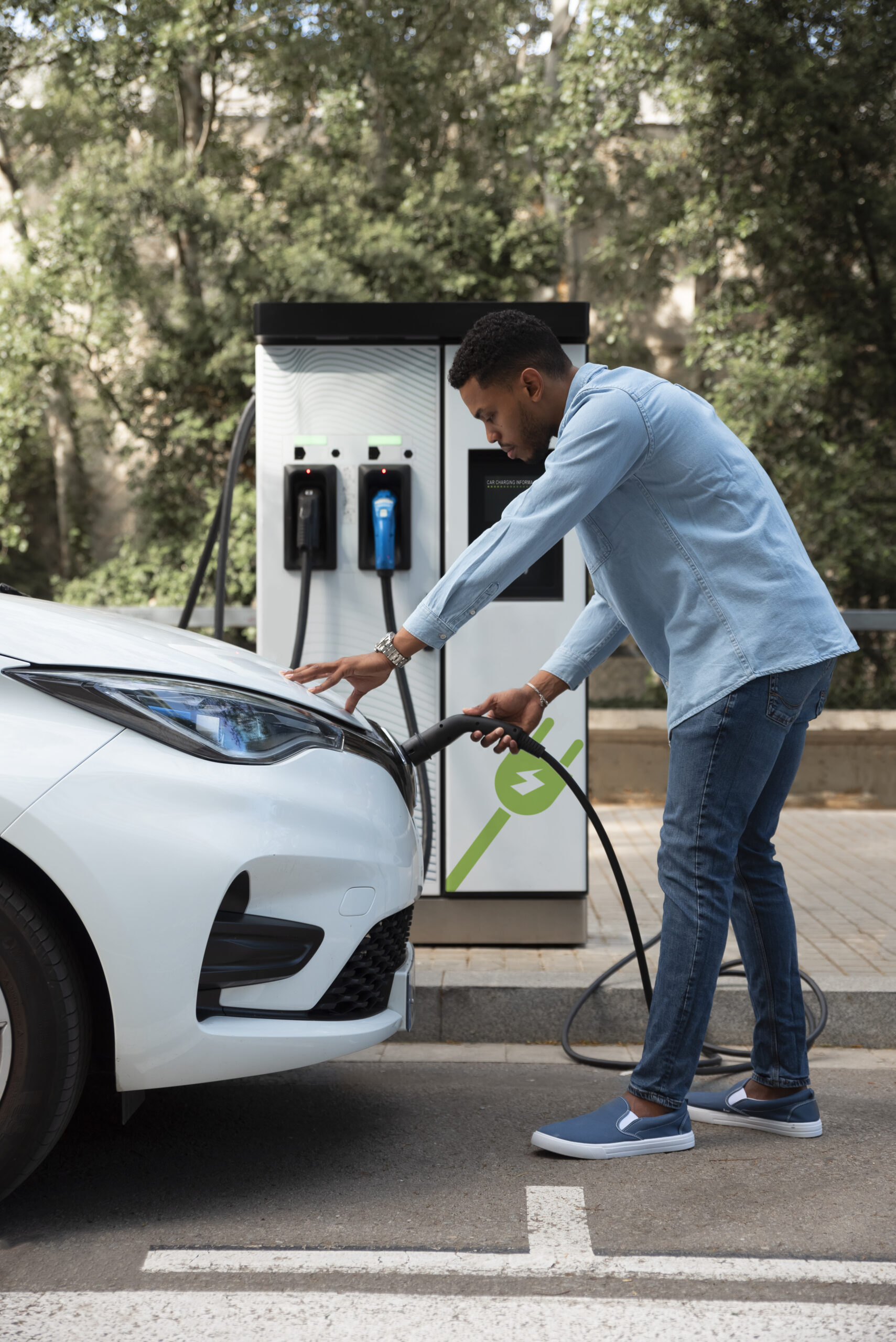 Comprou um carro elétrico? Instale o carregador do seu carro elétrico com segurança